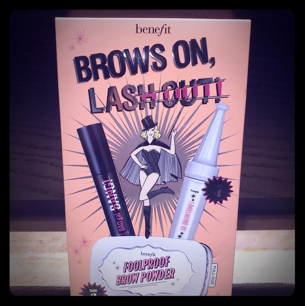 BROWS ON, LASH OUT - 3 in 1 kit by Benefit